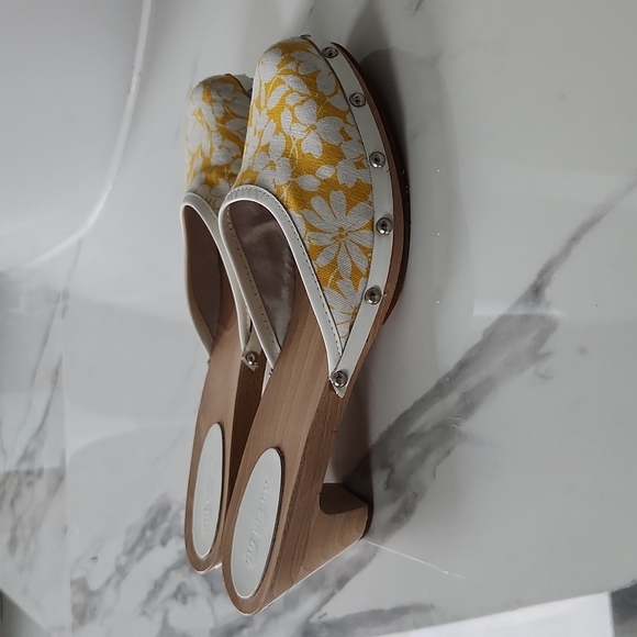 Authentic Burberry clog - Picture 2 of 8